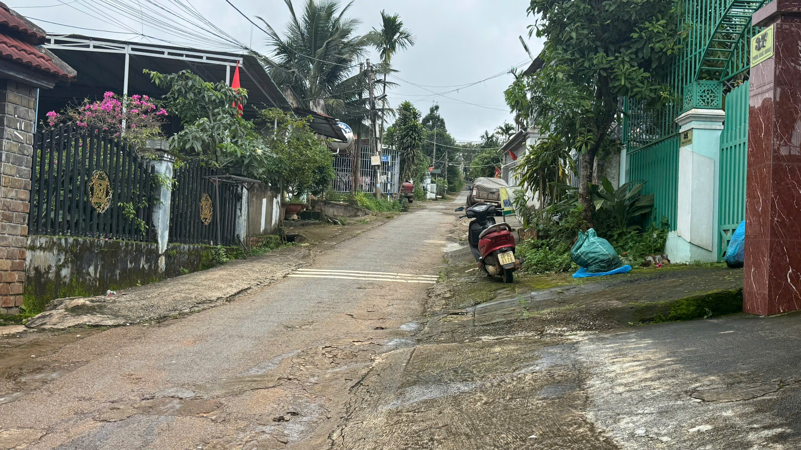BÁN NHÀ ĐẤT TRUNG TÂM PHƯỜNG NAM GIA NGHĨA – CÓ SẴN NHÀ GỖ, ĐIỆN NƯỚC, TIỆN ÍCH TRONG BÁN KÍNH 5 PHÚT